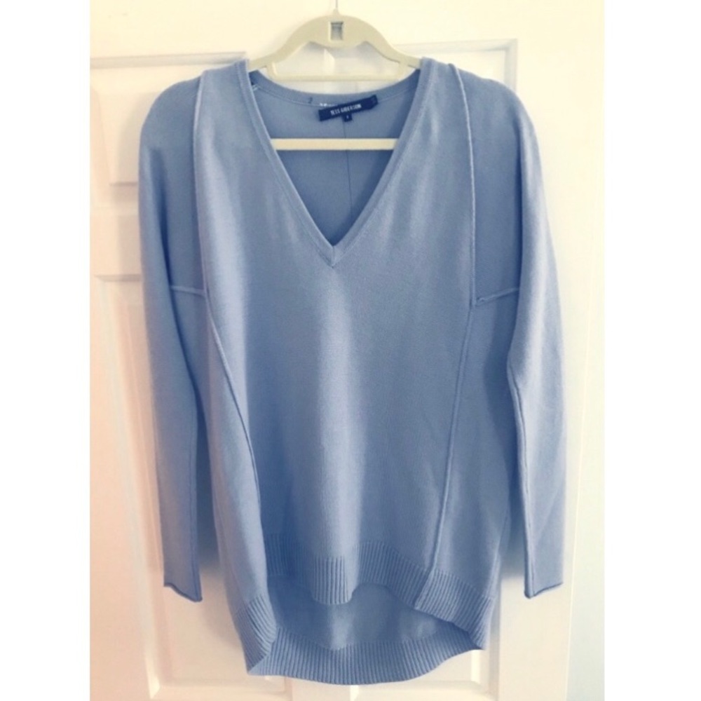 Vneck Sweater, light blue, Tess Giberson